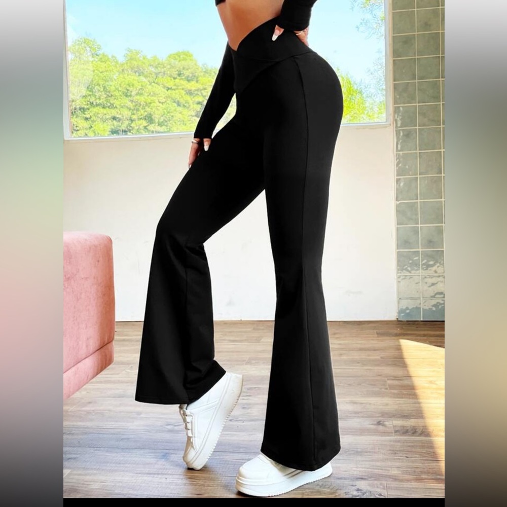 2 pack of SHEIN maternity Flare Leggings - Picture 2 of 4